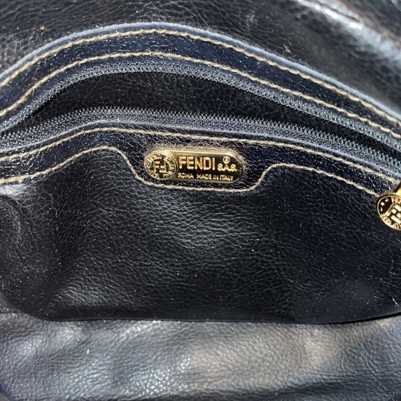 Authentic Vintage Fendi crossbody bag - Picture 7 of 11